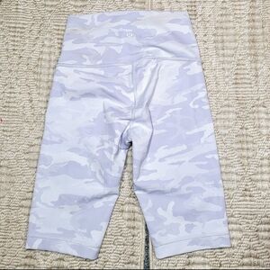 Lululemon Wunder Under Ribbed White Camo Shorts 4
